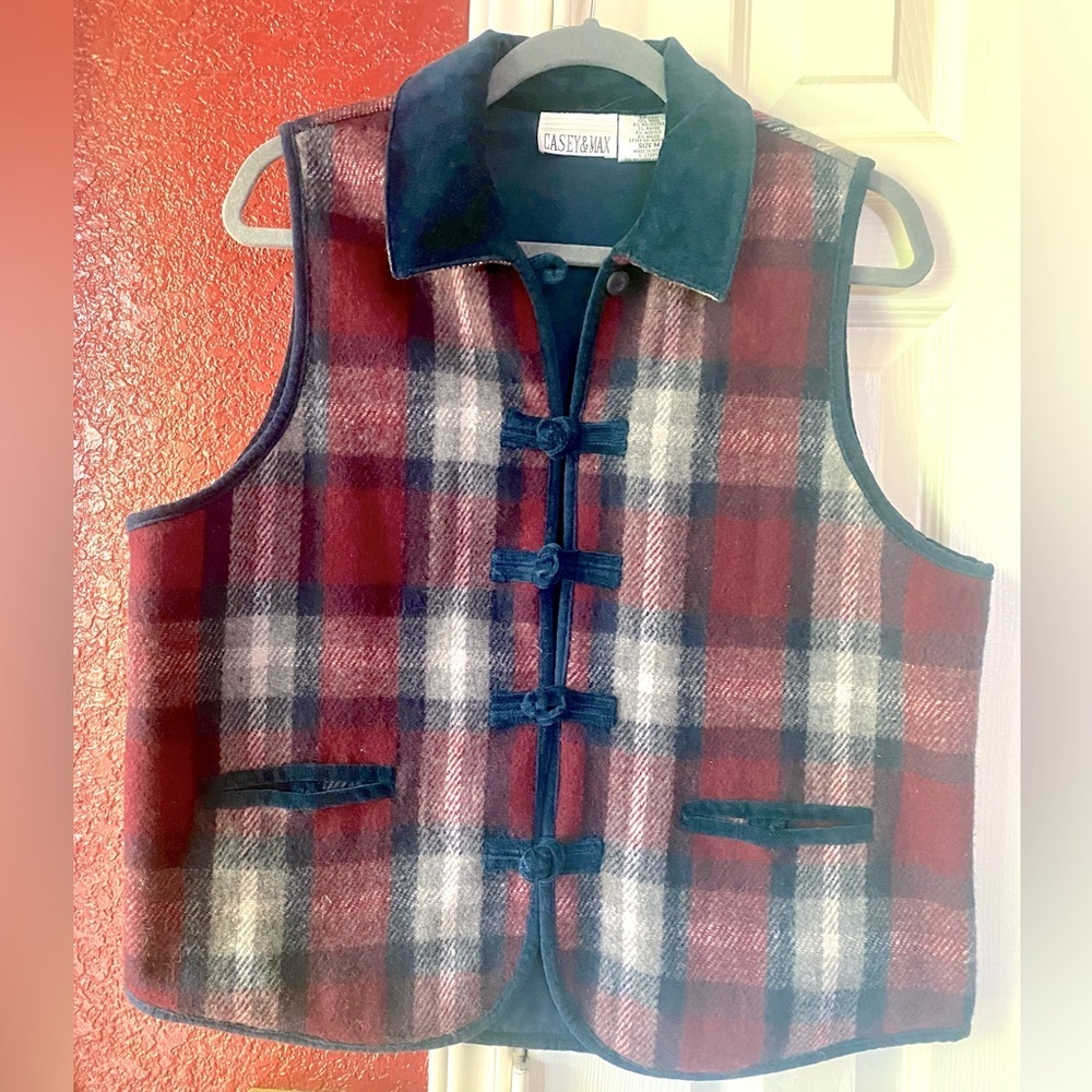 Vintage plaid vest by Casey&Max wool blend size M